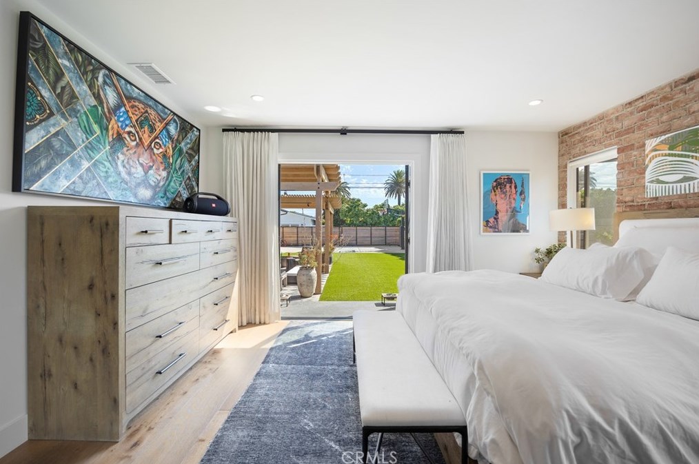 337 Costa Mesa St, Costa Mesa CA  92627-2307 exterior