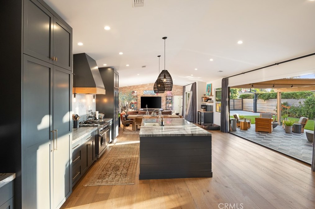 337 Costa Mesa St, Costa Mesa CA  92627-2307 exterior