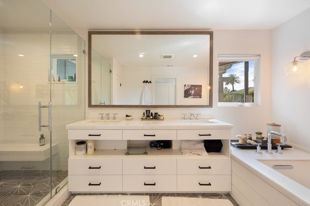 337 Costa Mesa St, Costa Mesa CA  92627-2307 exterior