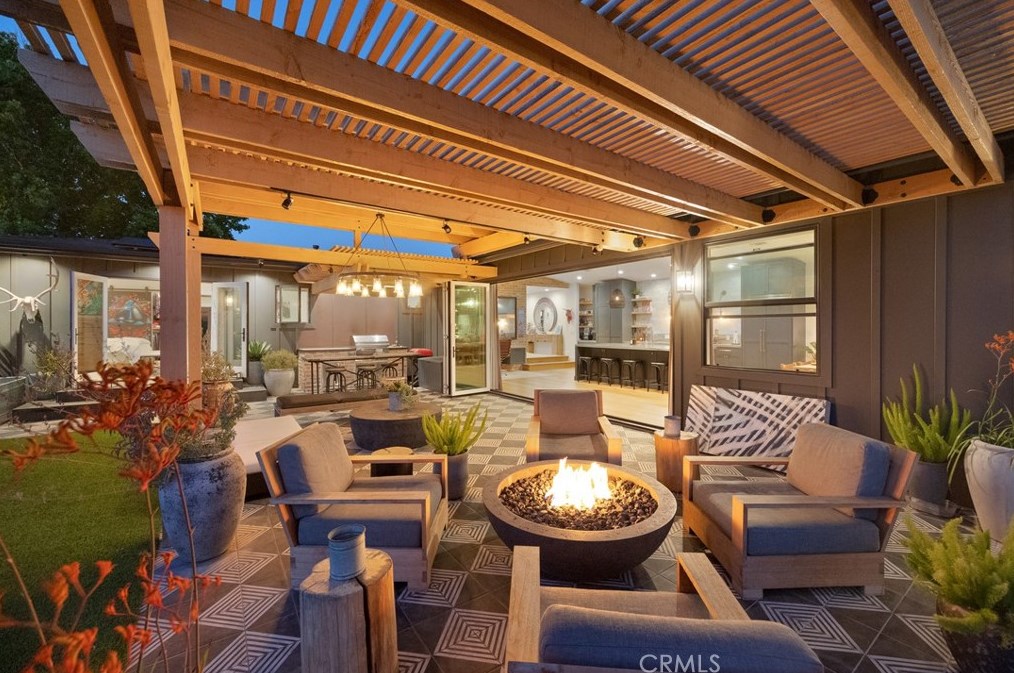 337 Costa Mesa St, Costa Mesa CA  92627-2307 exterior