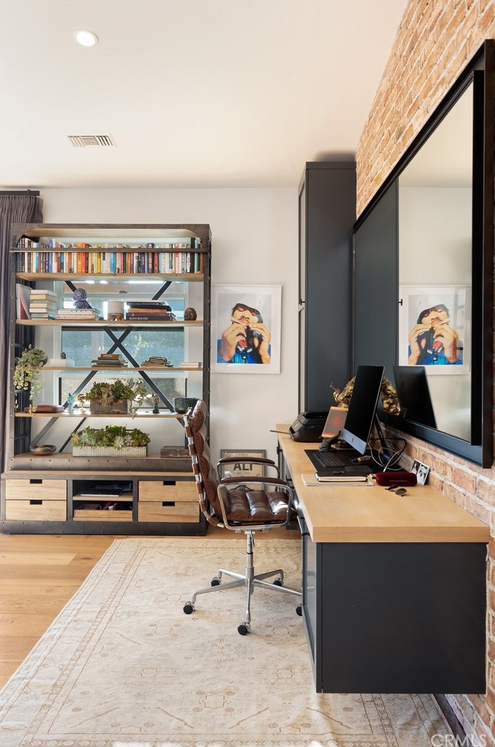 337 Costa Mesa St, Costa Mesa CA  92627-2307 exterior