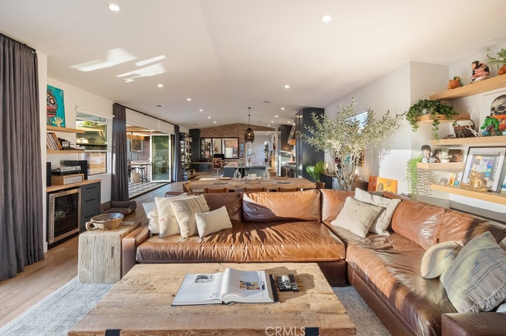 337 Costa Mesa St, Costa Mesa CA  92627-2307 exterior