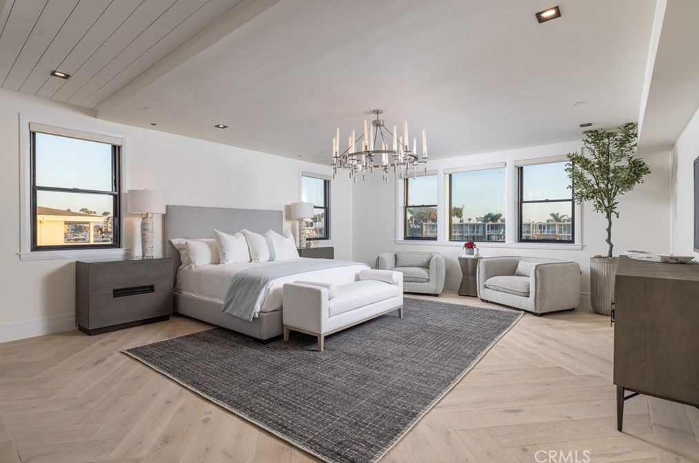 17007 Edgewater Ln, Huntington Beach CA  92649-4207 exterior