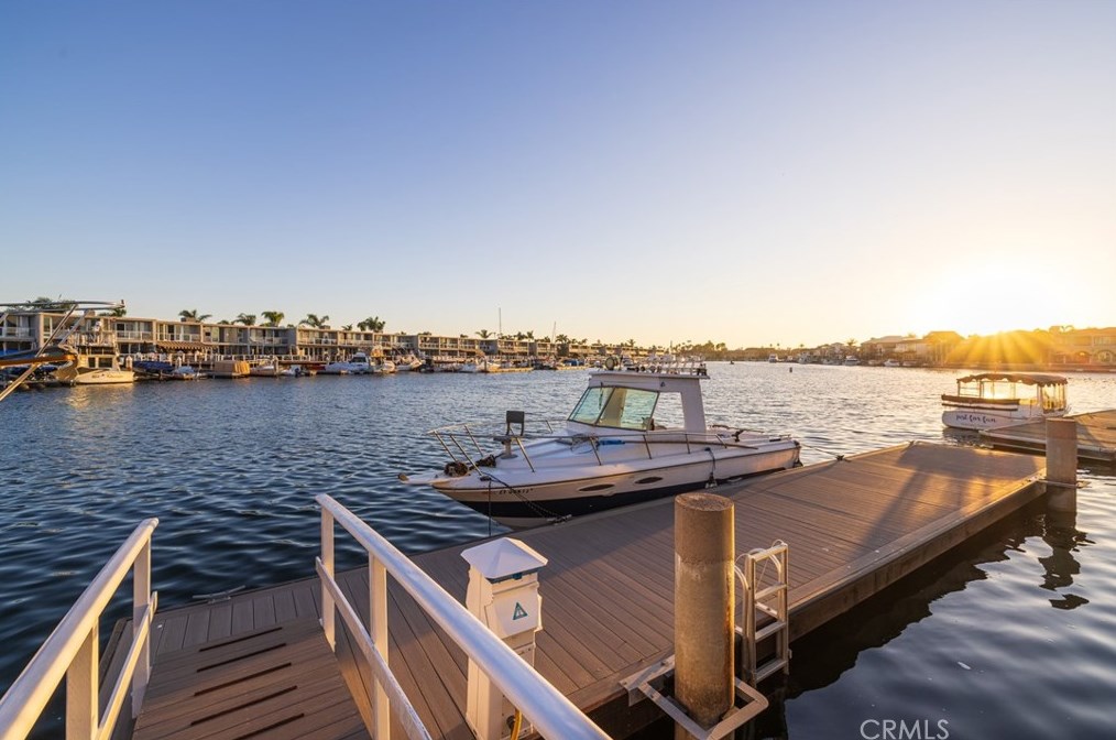 17007 Edgewater Ln, Huntington Beach CA  92649-4207 exterior