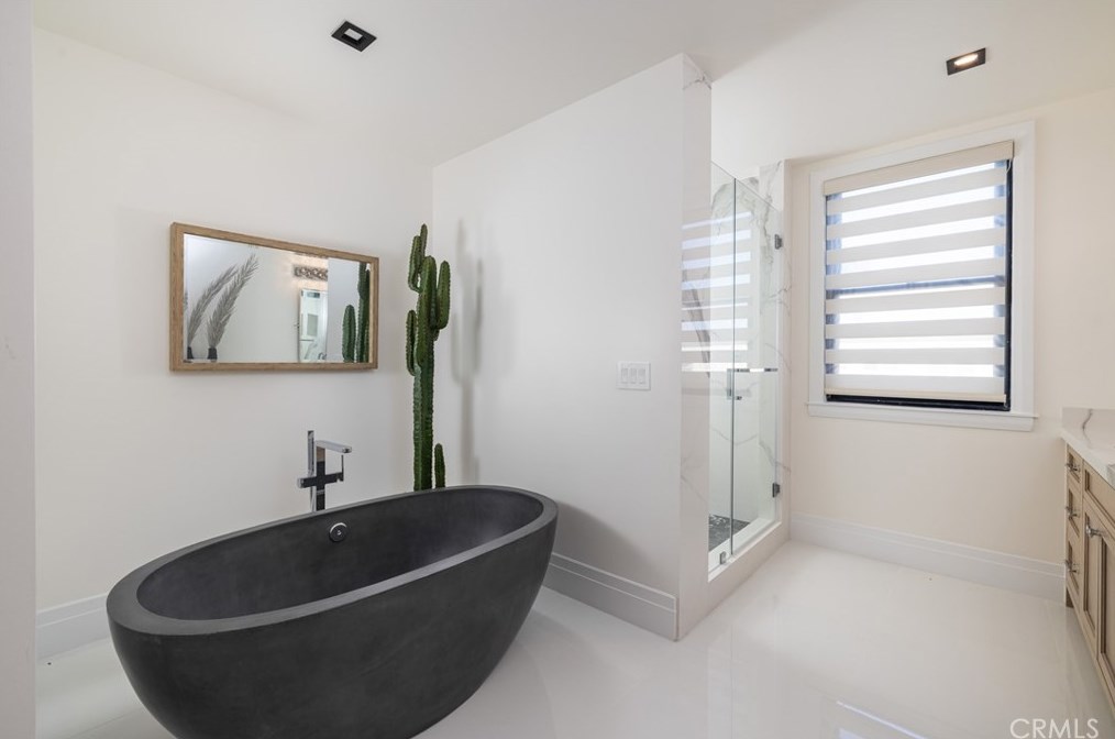 17007 Edgewater Ln, Huntington Beach CA  92649-4207 exterior
