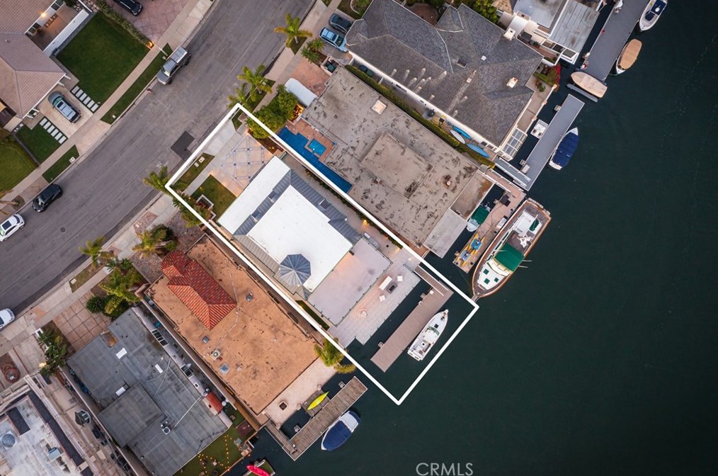 17007 Edgewater Ln, Huntington Beach CA  92649-4207 exterior