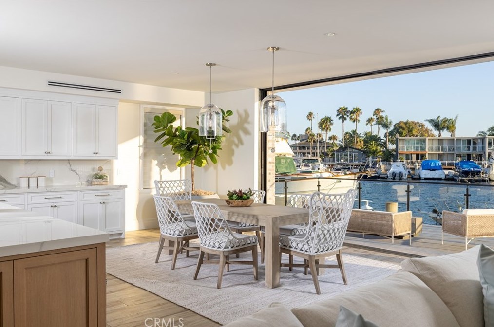 17007 Edgewater Ln, Huntington Beach CA  92649-4207 exterior