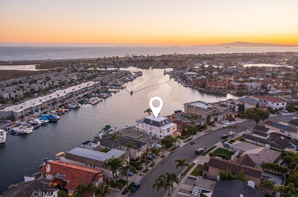17007 Edgewater Ln, Huntington Beach CA  92649-4207 exterior