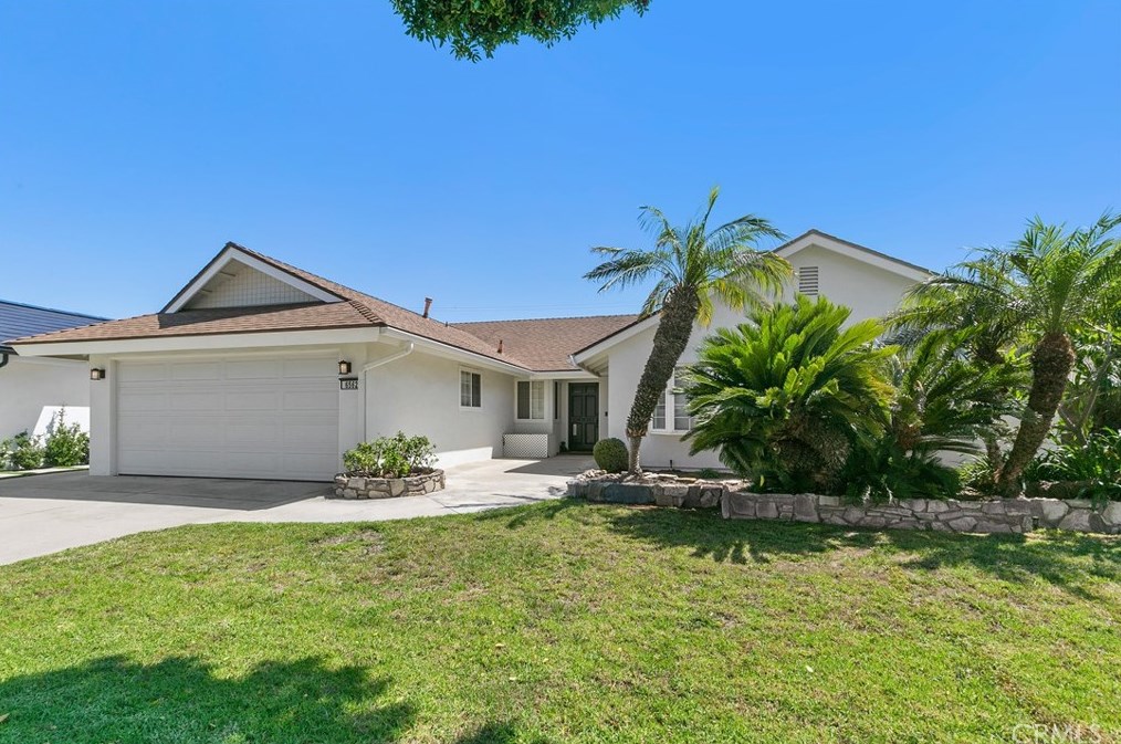 6562 Bishop Dr, Huntington Beach, CA 92647-4302