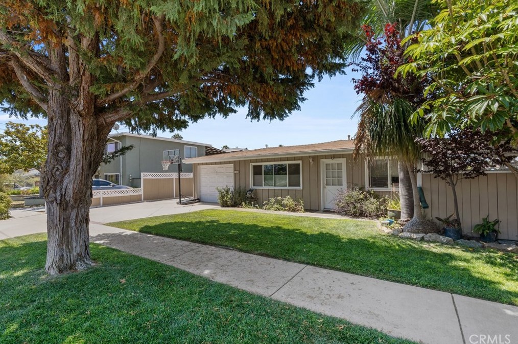 327 Magnolia St, Costa Mesa, CA 92627-2303