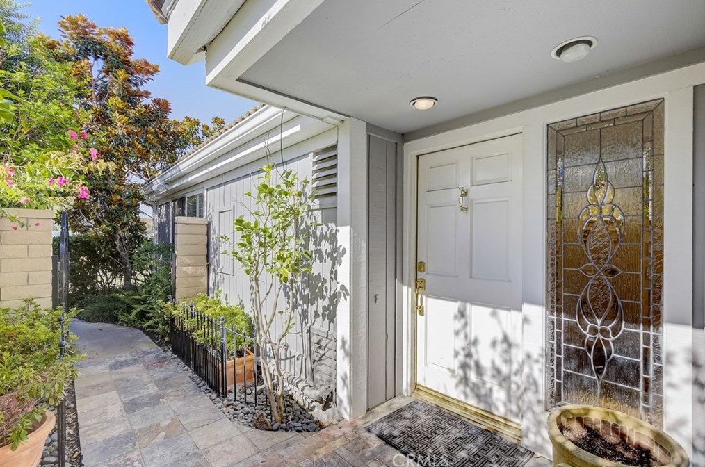 16166 Tortola Cir, Huntington Beach, CA 92649-2041