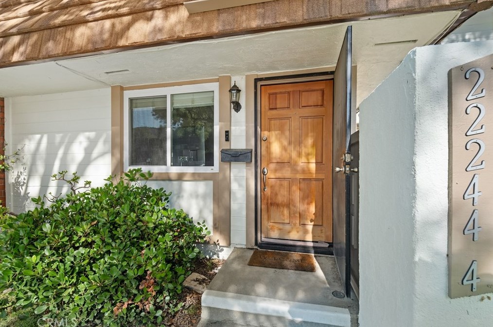 22244 James Alan Cir, Chatsworth, CA 91311-7137