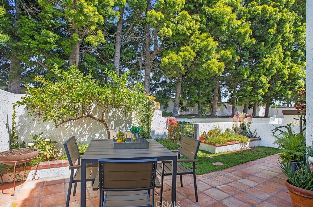 2792 Longwood Ct, Costa Mesa CA  92626-4763 exterior