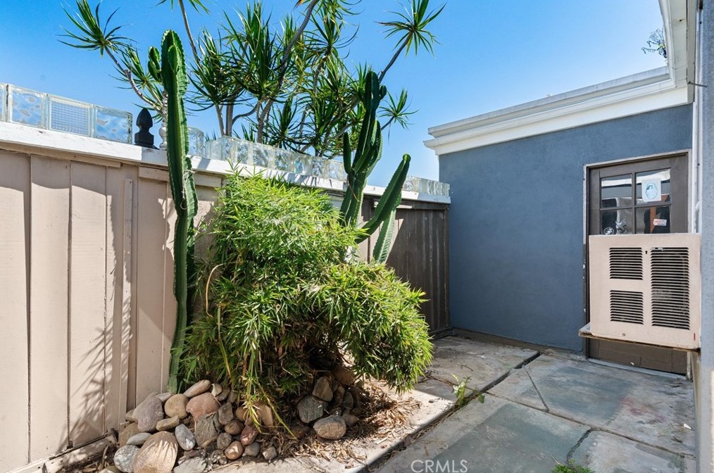 2341 Minuteman Way, Costa Mesa CA  92626-6530 exterior