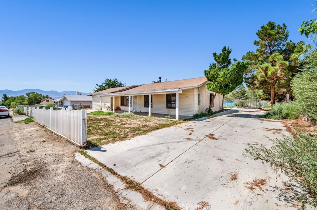 39033 162nd St, Palmdale, CA 93591-3408