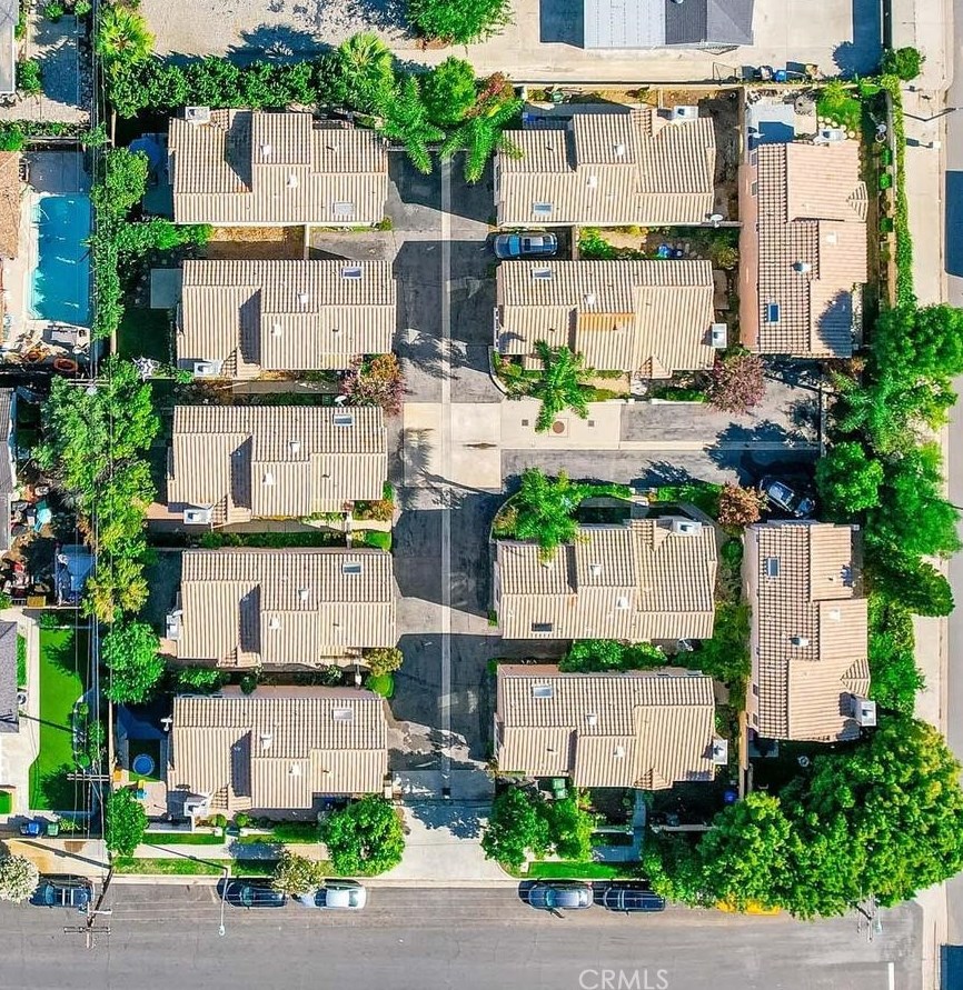 22011 Hiawatha St, Chatsworth CA  91311-2080 exterior