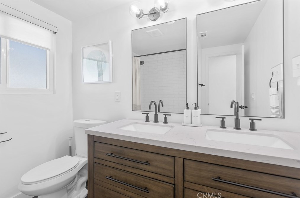 16342 Gentry Ln, Huntington Beach CA  92647-3304 exterior