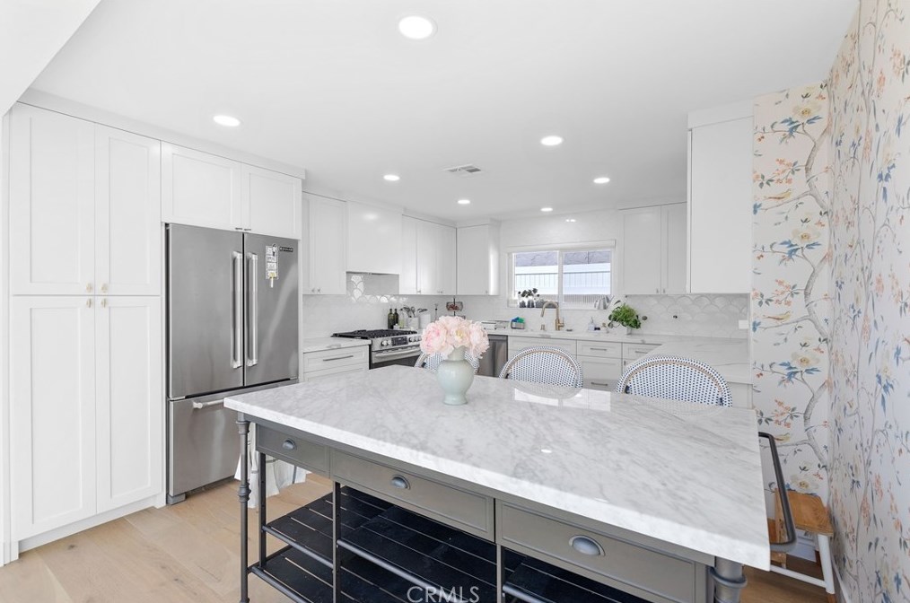 16342 Gentry Ln, Huntington Beach CA  92647-3304 exterior