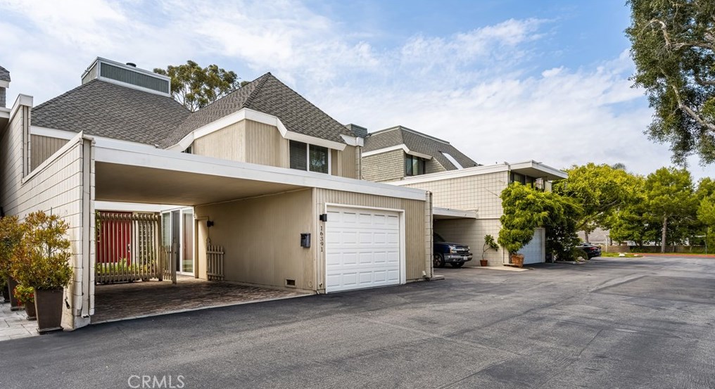 16391 Forest Hills Ln, Huntington Beach, CA 92649-2102