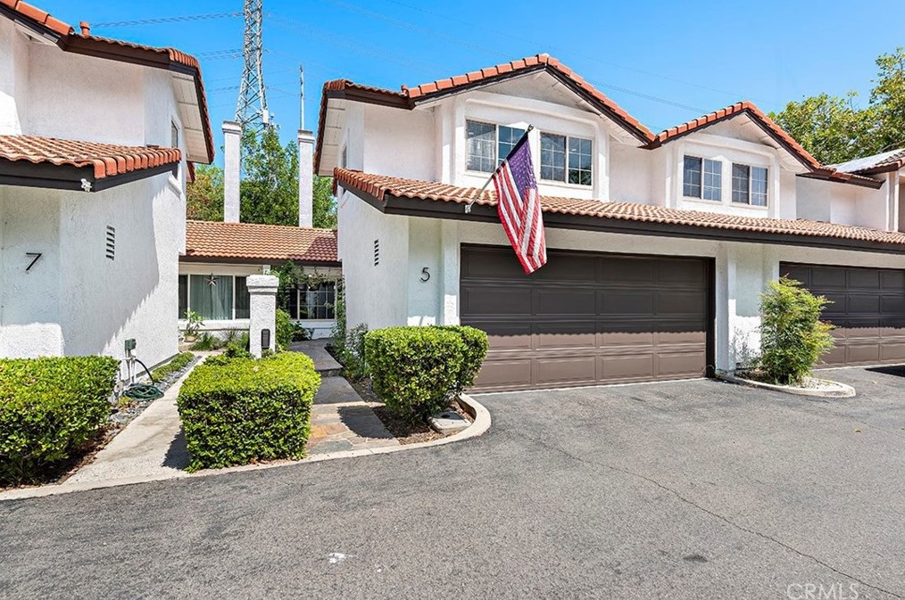 5 Clover Hill Ln, Laguna Beach, CA 92653-6071