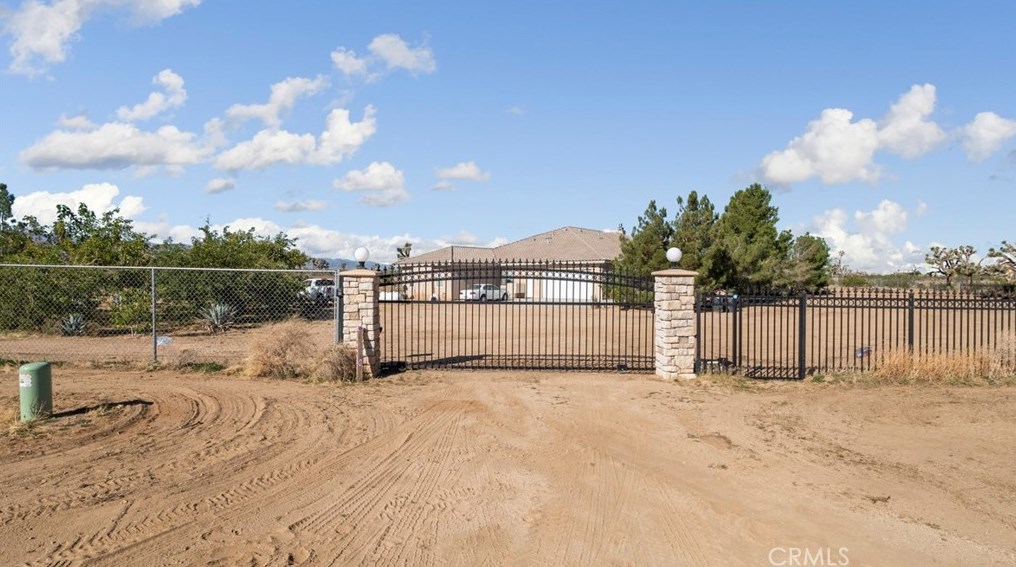 12788 Rochester Rd, Phelan, CA 92371-4583