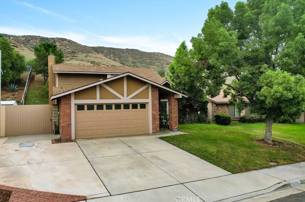 14505 Glenoak Pl, Fontana, CA 92337-2894