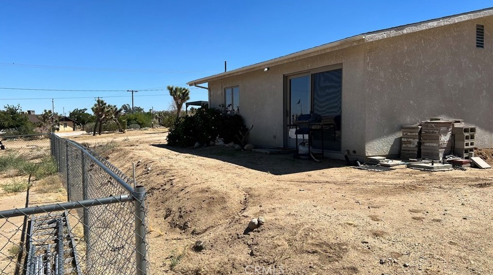 7586 Olympic Rd, Joshua Tree CA  92252-2956 exterior