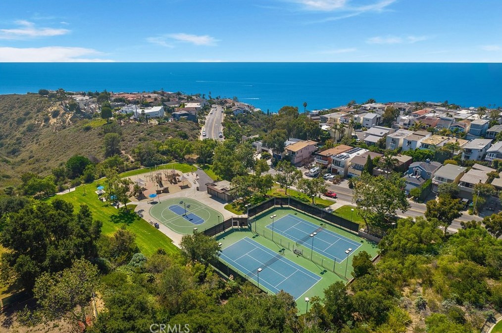 1880 Capistrano Ave, Laguna Beach CA  92651-3847 exterior