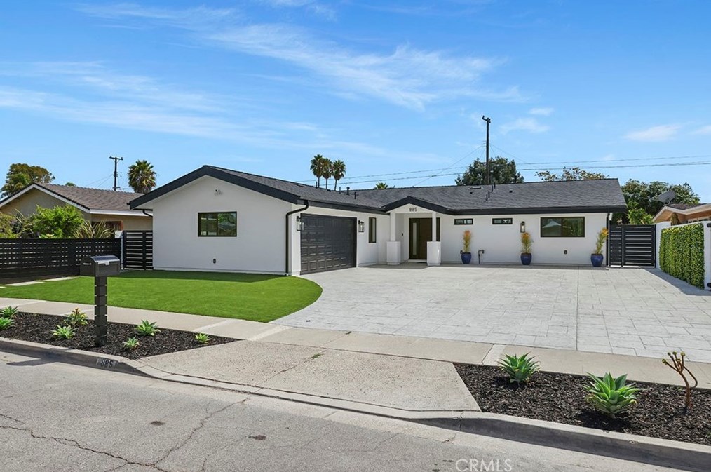 885 Senate St, Costa Mesa, CA 92627-3329