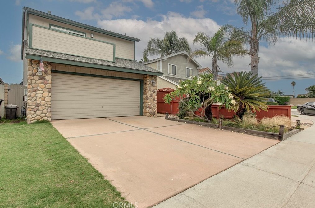 1611 Hillcrest Cir, Huntington Beach, CA 92648-3754