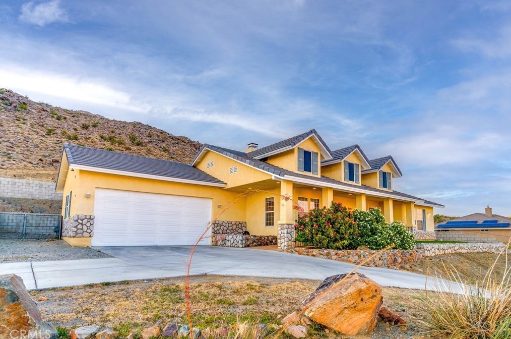 16238 Rancherias Rd, Apple Valley, CA 92307-1743