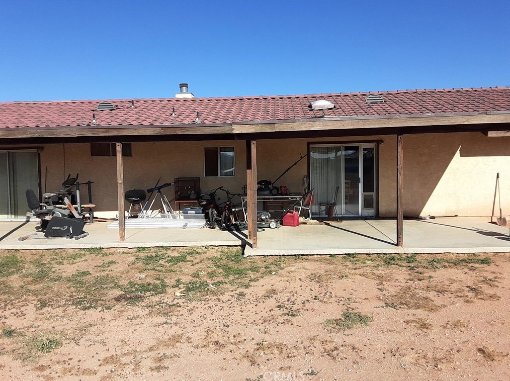 15588 Apache Rd, Apple Valley, CA 92307-3208