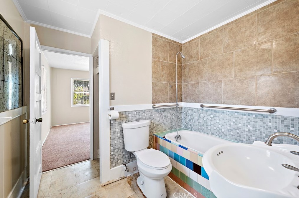 12225 Meadow Dr, Artesia CA  90701-7005 exterior