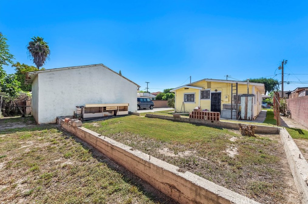 12225 Meadow Dr, Artesia CA  90701-7005 exterior