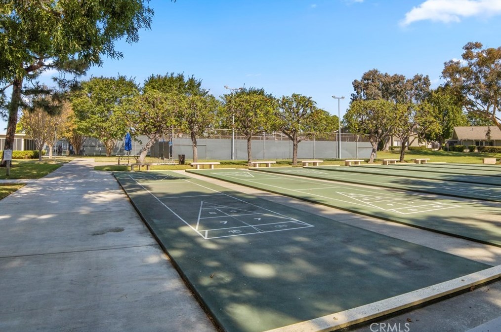 8565 Larkhall Cir, Huntington Beach CA  92646-5673 exterior