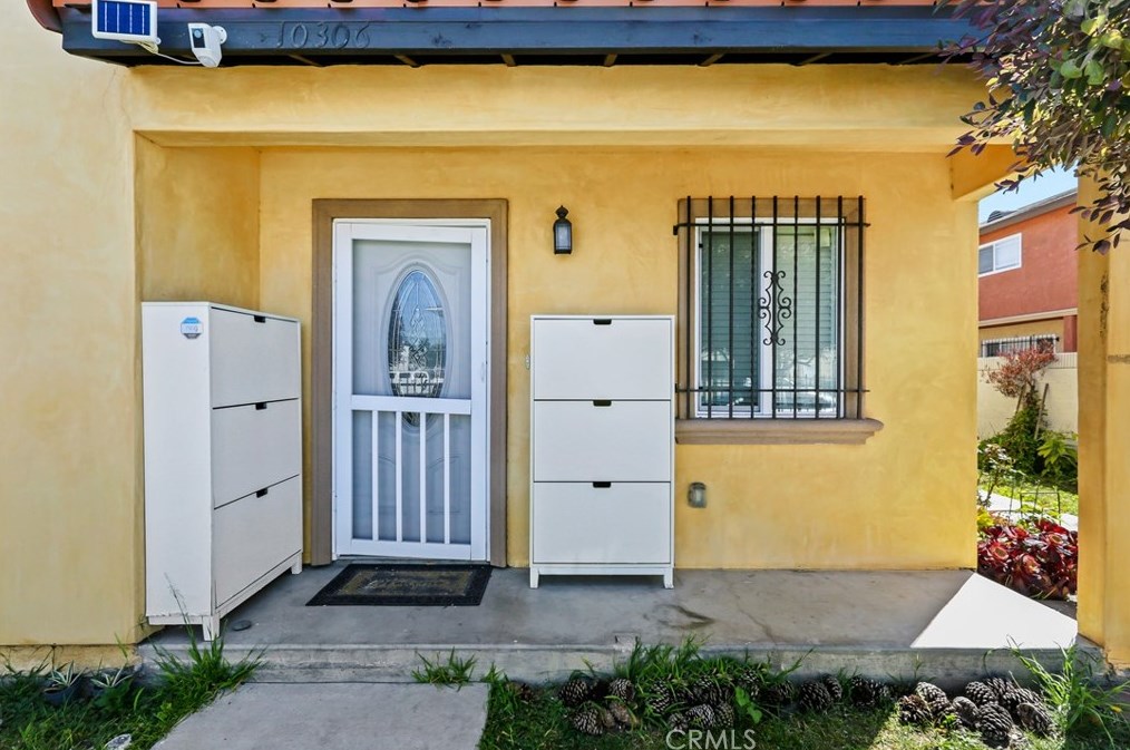 10306 Main St, Los Angeles CA  90003-4624 exterior