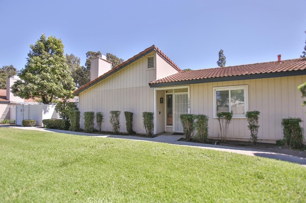 1080 Border Ave, Corona, CA 92882-3048