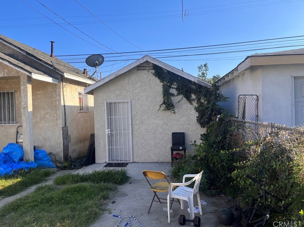 818 43rd Pl, Los Angeles, CA 90011-3506