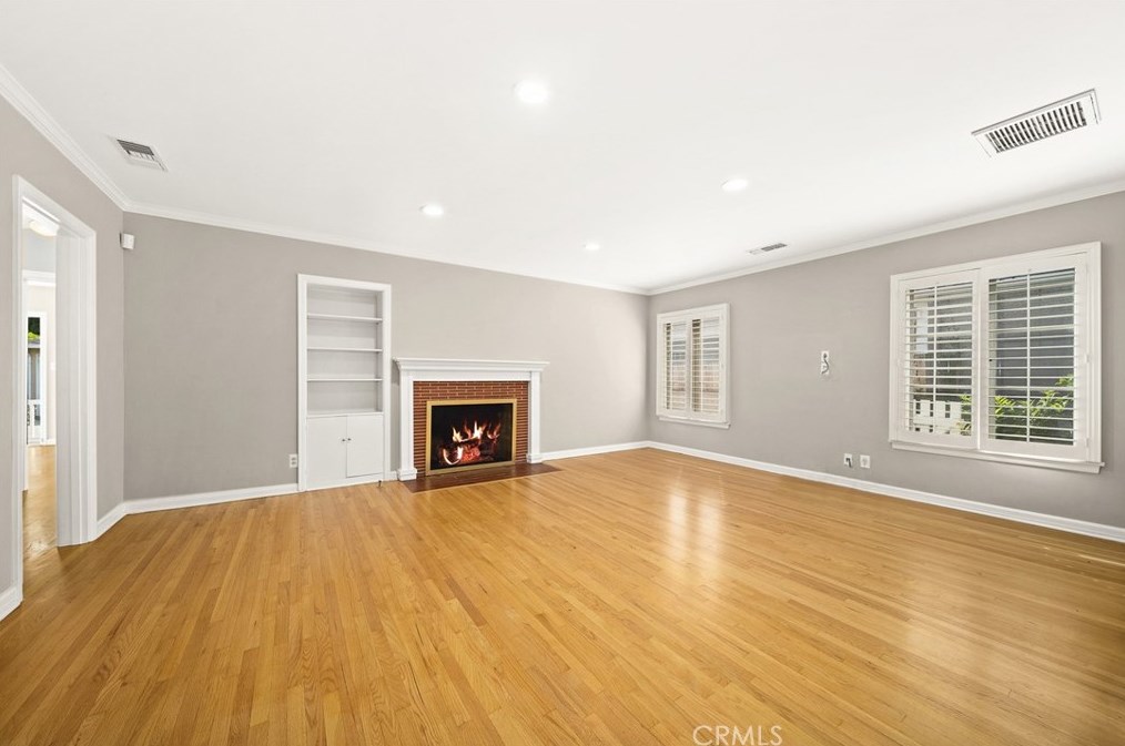 606 Castano Ave, Pasadena, CA 91107-2753