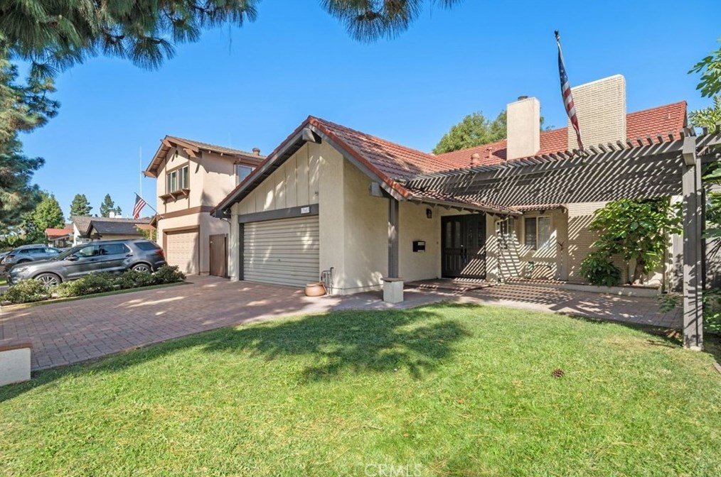 13653 Beach St, Artesia, CA 90703-1433