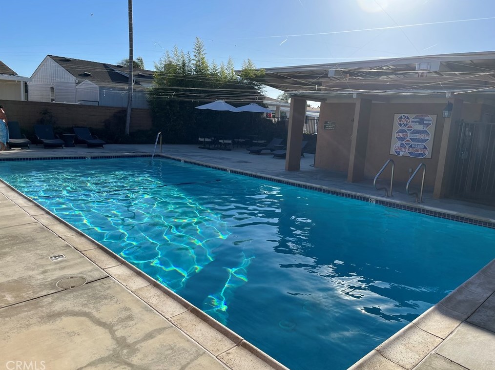 20701 Beach Blvd, Huntington Beach CA  92648-4908 exterior