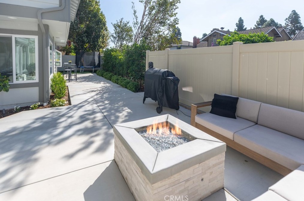 1117 Dennis Dr, Costa Mesa CA  92626-1650 exterior