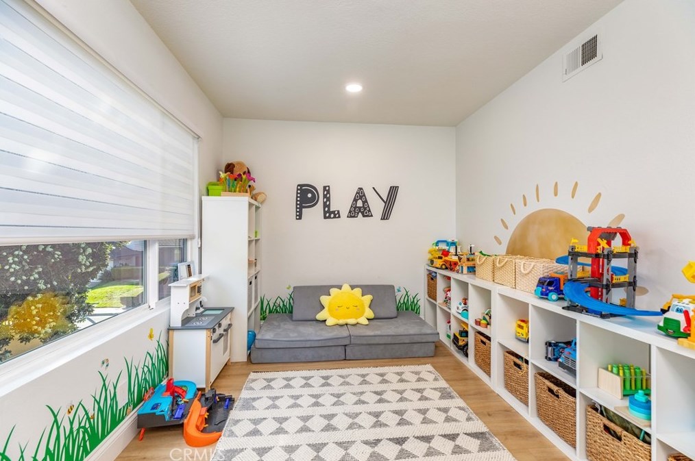 1117 Dennis Dr, Costa Mesa CA  92626-1650 exterior