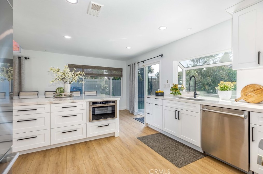 1117 Dennis Dr, Costa Mesa CA  92626-1650 exterior