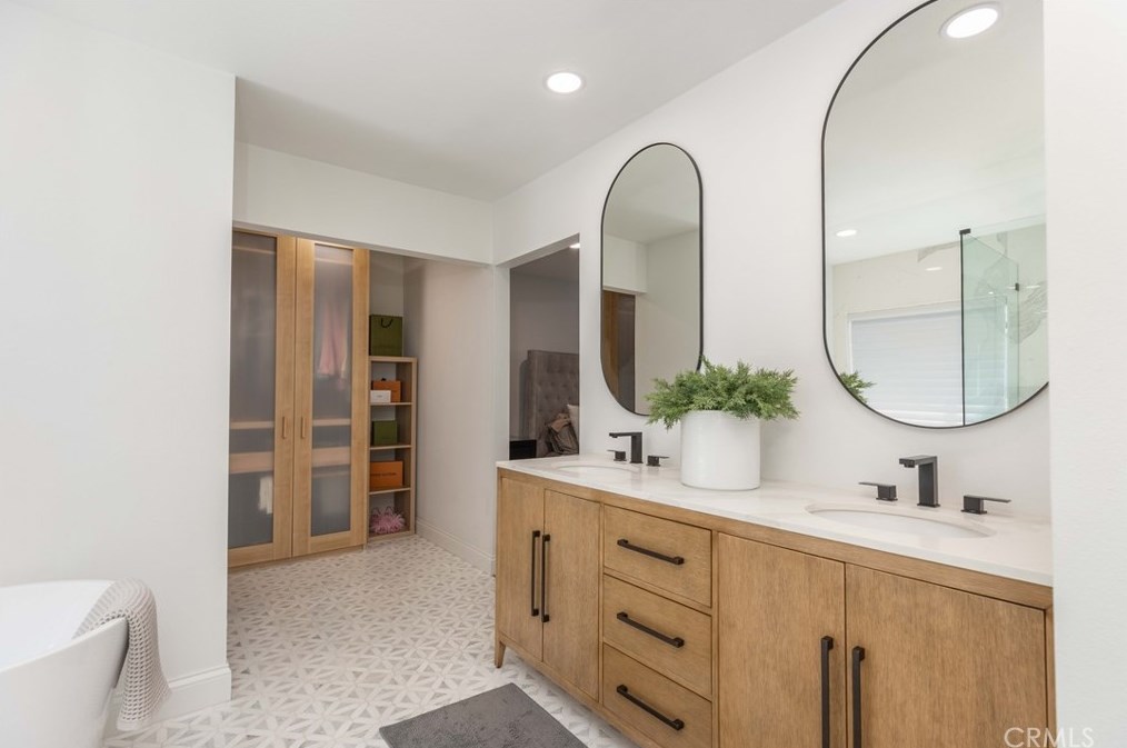 1117 Dennis Dr, Costa Mesa CA  92626-1650 exterior