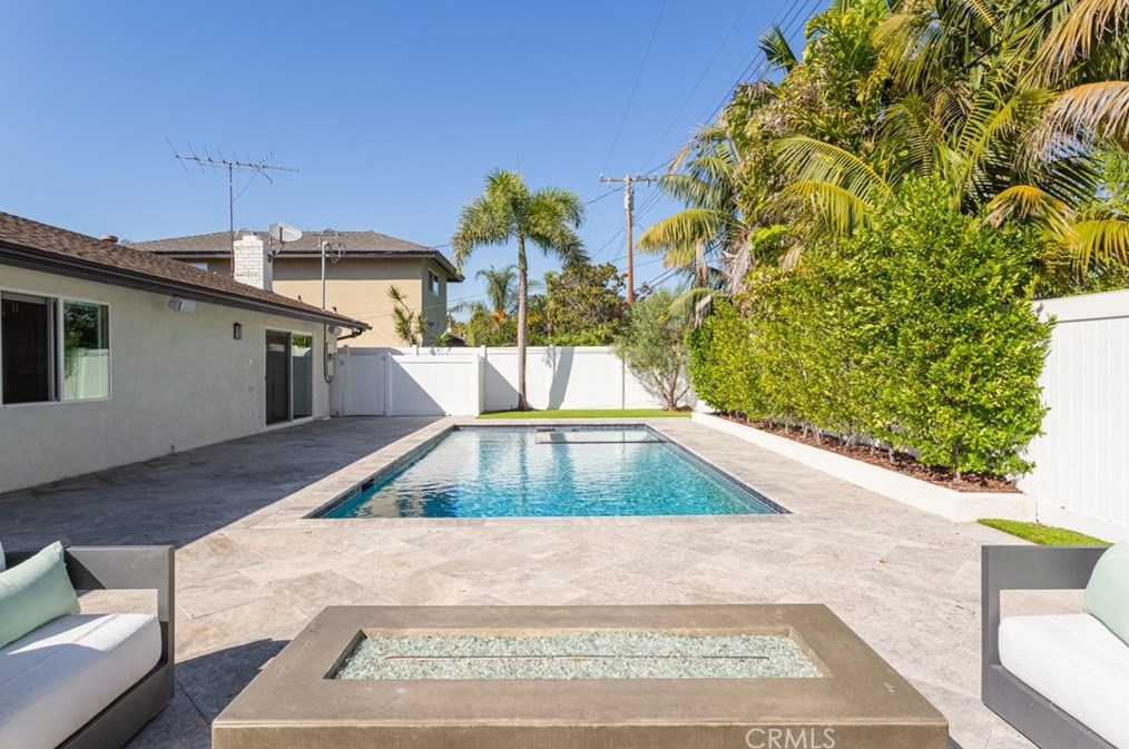 3102 Roanoke Ln, Costa Mesa CA  92626-3022 exterior