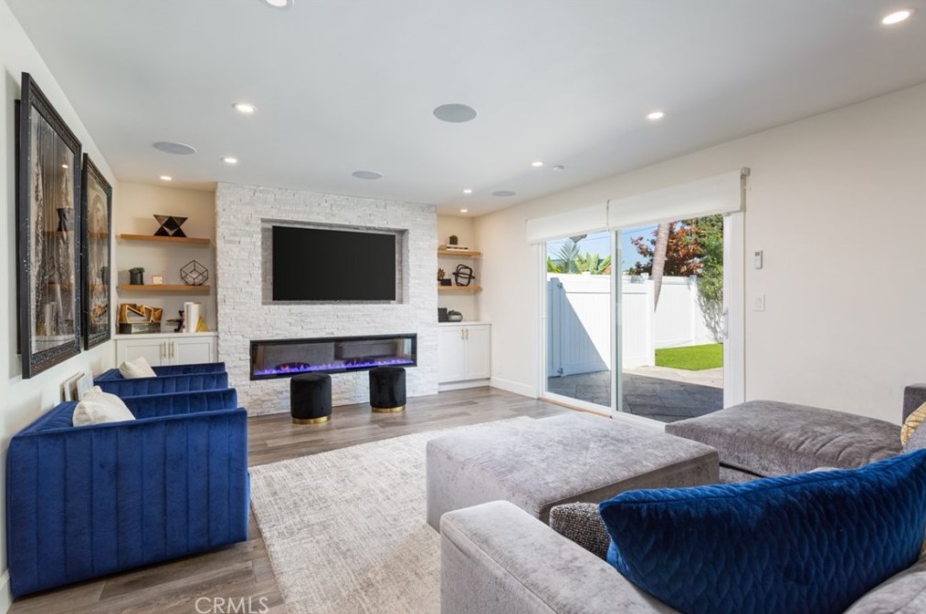 3102 Roanoke Ln, Costa Mesa CA  92626-3022 exterior