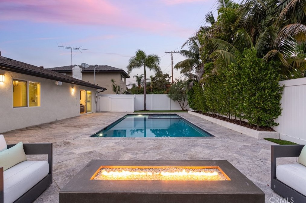 3102 Roanoke Ln, Costa Mesa CA  92626-3022 exterior