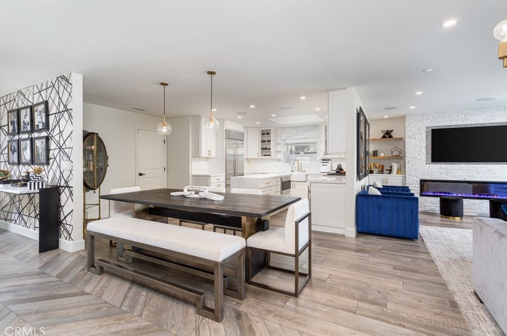 3102 Roanoke Ln, Costa Mesa CA  92626-3022 exterior