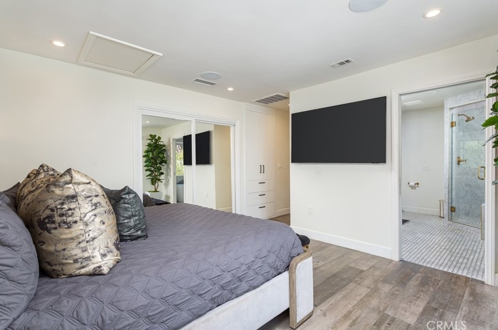 3102 Roanoke Ln, Costa Mesa CA  92626-3022 exterior